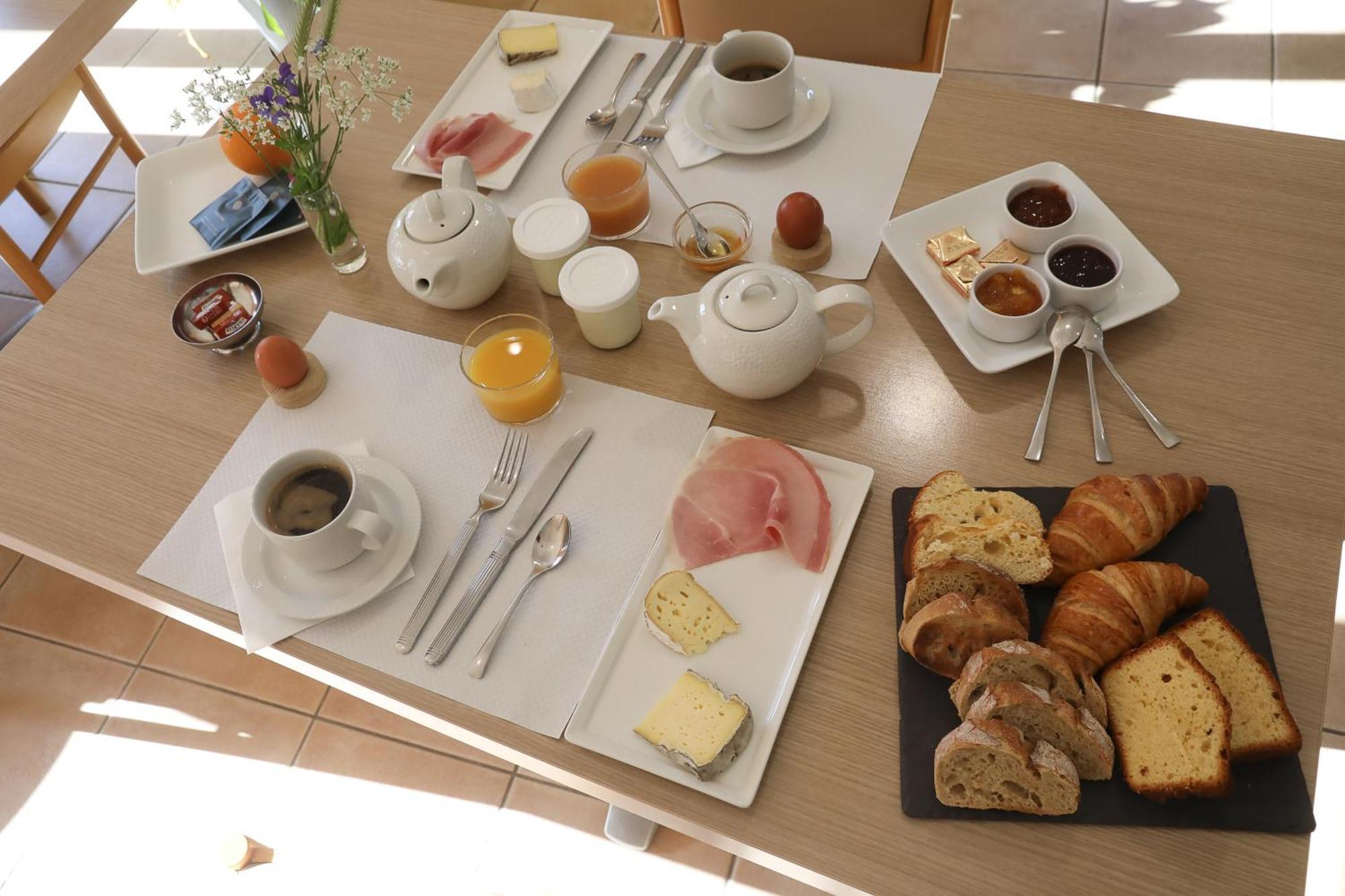 Logis Hotel Spa Restaurant Le Provence Lanarce Ngoại thất bức ảnh