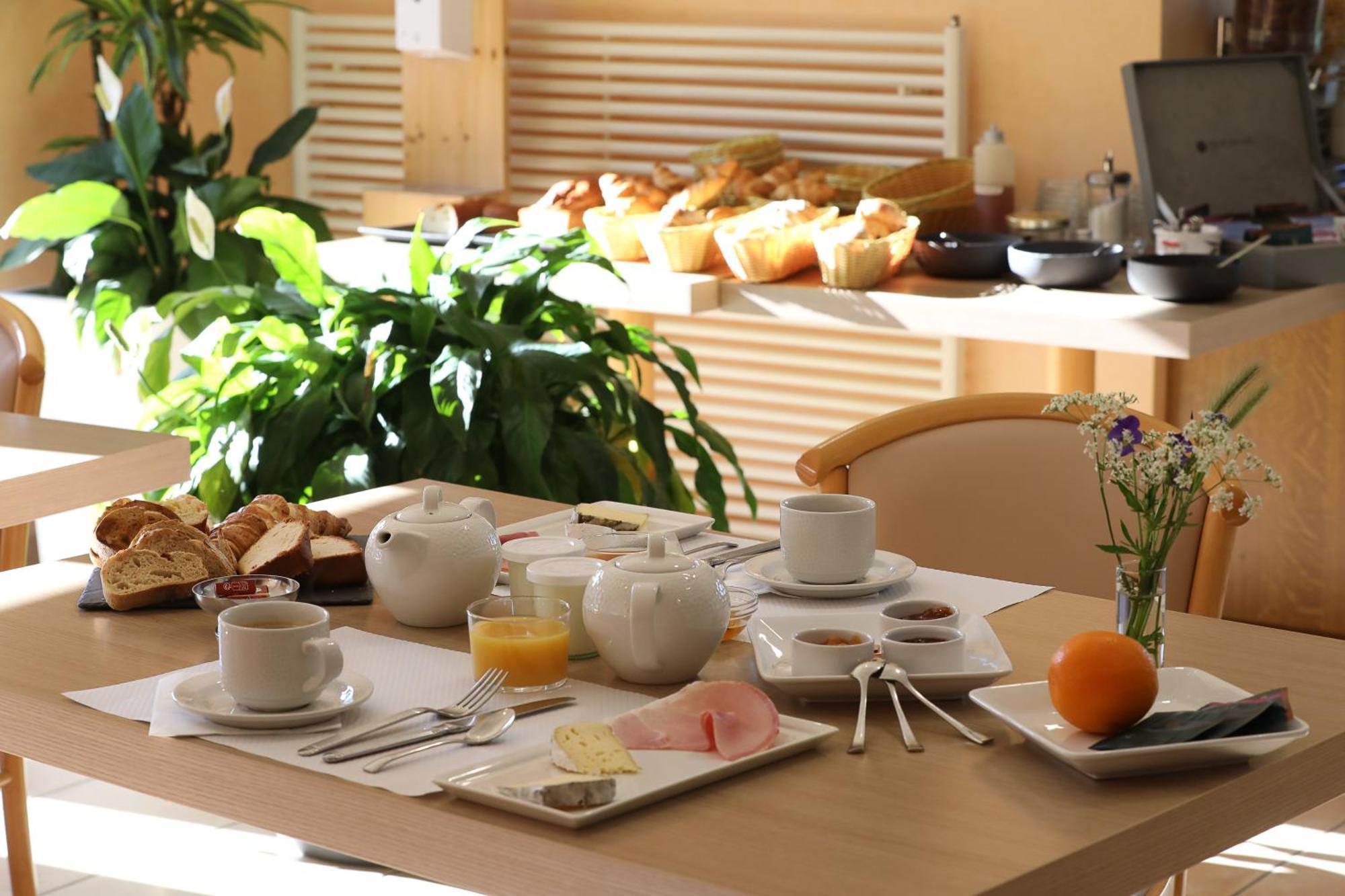 Logis Hotel Spa Restaurant Le Provence Lanarce Ngoại thất bức ảnh