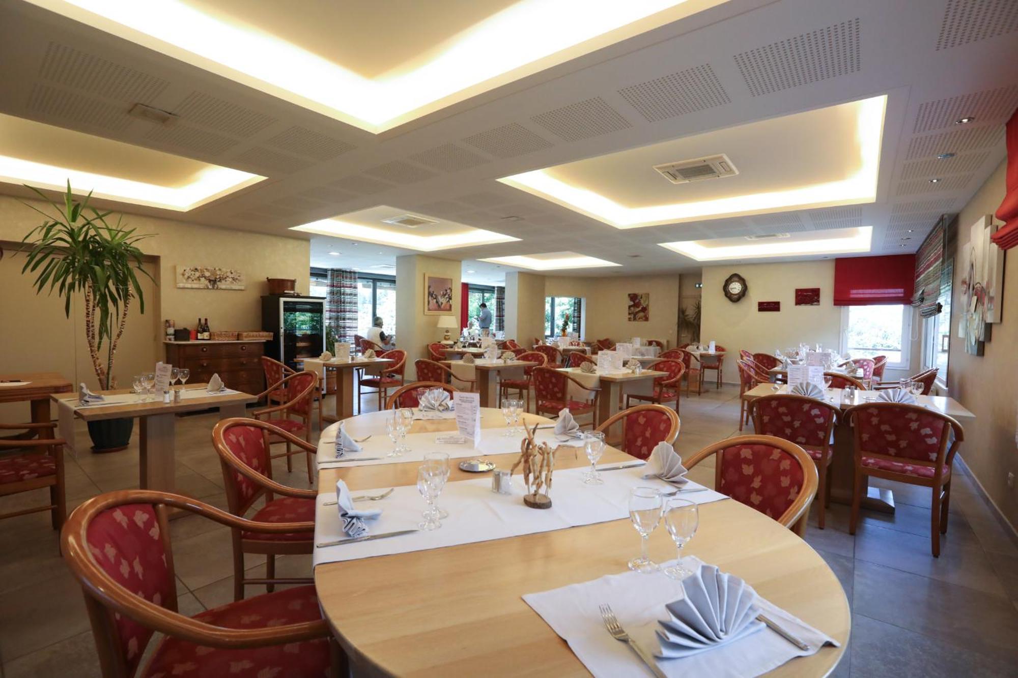 Logis Hotel Spa Restaurant Le Provence Lanarce Ngoại thất bức ảnh