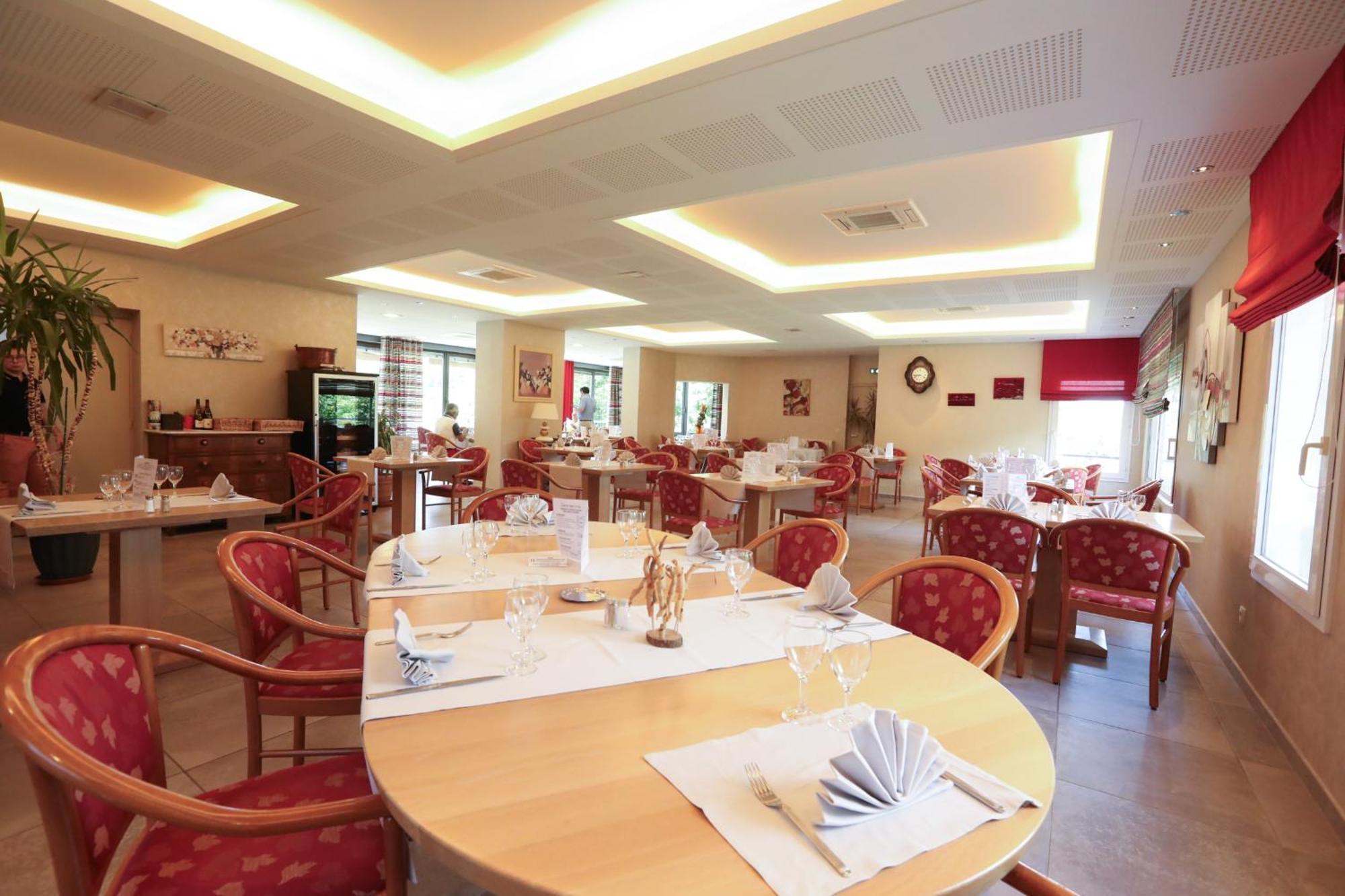 Logis Hotel Spa Restaurant Le Provence Lanarce Ngoại thất bức ảnh