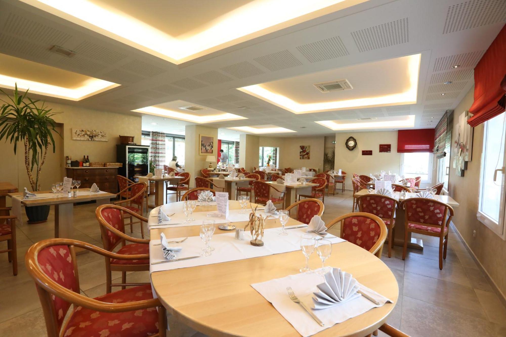 Logis Hotel Spa Restaurant Le Provence Lanarce Ngoại thất bức ảnh